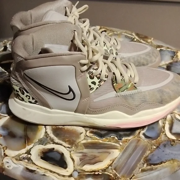 Boy's Kyrie Irving Infinity Sneakers - Picture 3 of 5